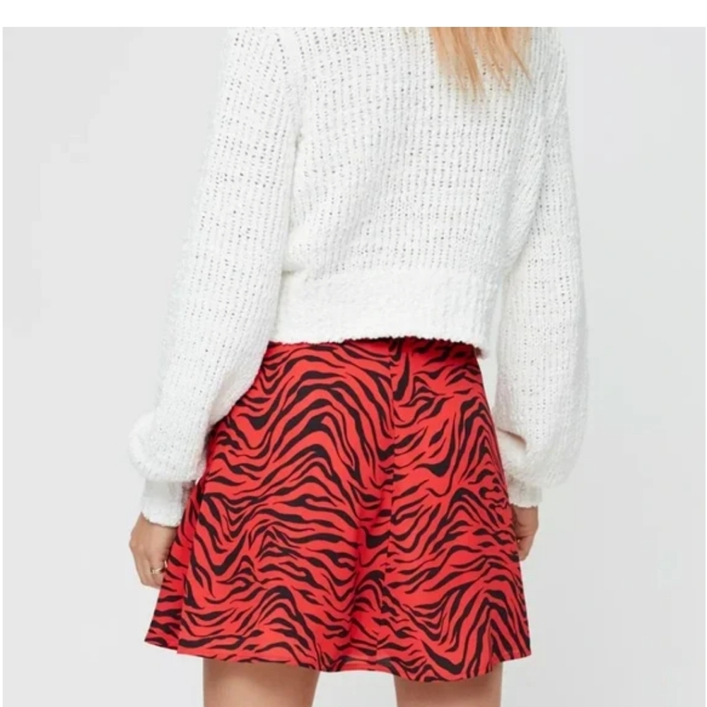 Aritzia Sunday Best wraparound lined skirt black & red animal tiger zebra print - Picture 2 of 11